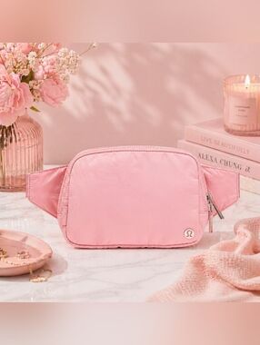 Lululemon Pink Belt Bag / Fanny Pack NWT 🌸 Everywhere Belt Bag Style